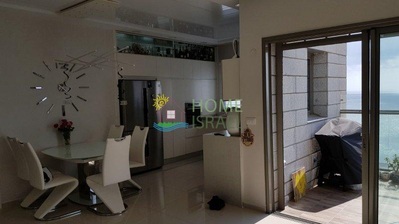 5 комнат в Нетании